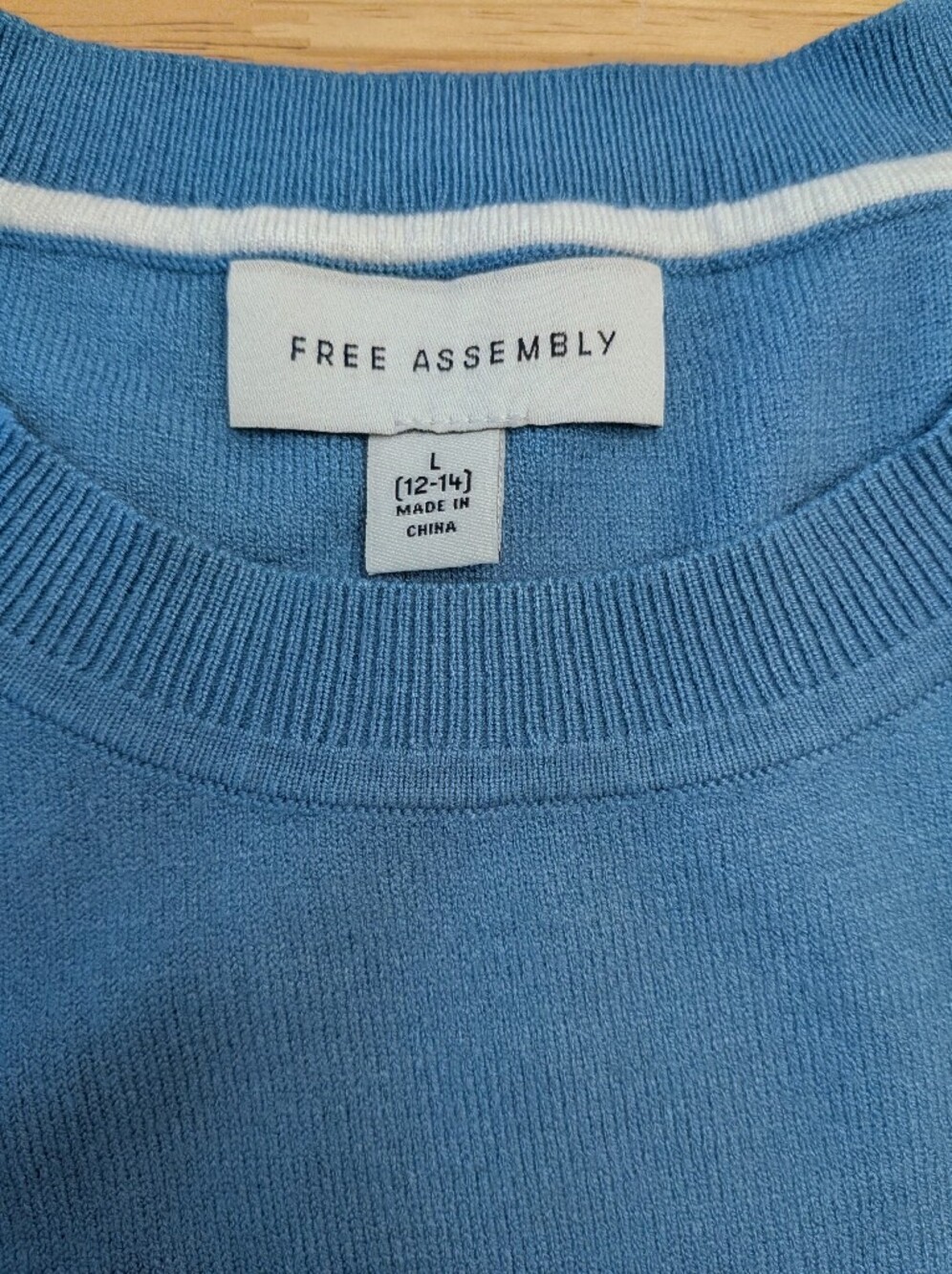 Free Assembly Women’s Large - Picture 4 of 4